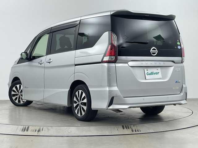 日産 セレナ ハイウェイスター 埼玉県 2017(平29)年 3.9万km ブリリアントシルバー 純正9インチナビ/全方位カメラ/フルセグテレビ/ビルトインETC/パーキングアシスト/両側パワースライドドア/クルーズコントロール/衝突被害軽減ブレーキ/クリアランスソナー/オートLEDライト/フォグランプ/プッシュスタート/アイドリングストップ/ロールサンシェード/純正フロアマット/純正16インチアルミホイール