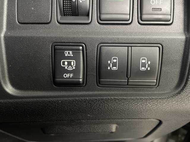 日産 セレナ ハイウェイスター 埼玉県 2017(平29)年 3.9万km ブリリアントシルバー 純正9インチナビ/全方位カメラ/フルセグテレビ/ビルトインETC/パーキングアシスト/両側パワースライドドア/クルーズコントロール/衝突被害軽減ブレーキ/クリアランスソナー/オートLEDライト/フォグランプ/プッシュスタート/アイドリングストップ/ロールサンシェード/純正フロアマット/純正16インチアルミホイール