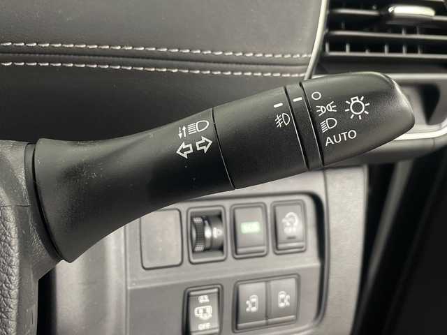 日産 セレナ ハイウェイスター 埼玉県 2017(平29)年 3.9万km ブリリアントシルバー 純正9インチナビ/全方位カメラ/フルセグテレビ/ビルトインETC/パーキングアシスト/両側パワースライドドア/クルーズコントロール/衝突被害軽減ブレーキ/クリアランスソナー/オートLEDライト/フォグランプ/プッシュスタート/アイドリングストップ/ロールサンシェード/純正フロアマット/純正16インチアルミホイール