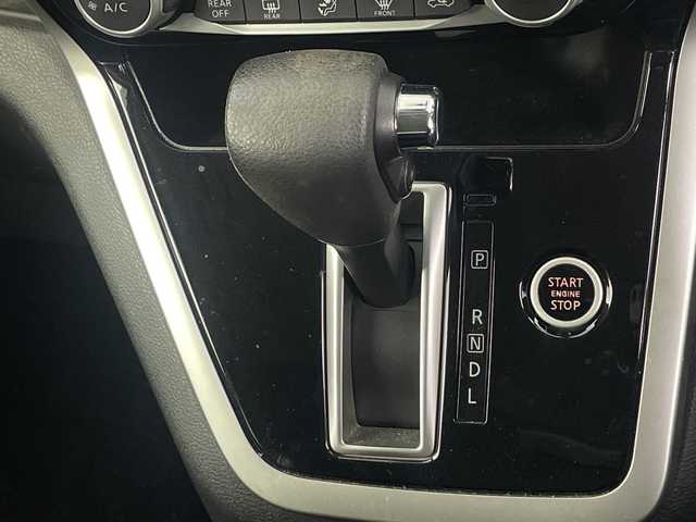 日産 セレナ ハイウェイスター 埼玉県 2017(平29)年 3.9万km ブリリアントシルバー 純正9インチナビ/全方位カメラ/フルセグテレビ/ビルトインETC/パーキングアシスト/両側パワースライドドア/クルーズコントロール/衝突被害軽減ブレーキ/クリアランスソナー/オートLEDライト/フォグランプ/プッシュスタート/アイドリングストップ/ロールサンシェード/純正フロアマット/純正16インチアルミホイール