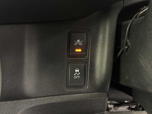 日産 セレナ ハイウェイスター 埼玉県 2017(平29)年 3.9万km ブリリアントシルバー 純正9インチナビ/全方位カメラ/フルセグテレビ/ビルトインETC/パーキングアシスト/両側パワースライドドア/クルーズコントロール/衝突被害軽減ブレーキ/クリアランスソナー/オートLEDライト/フォグランプ/プッシュスタート/アイドリングストップ/ロールサンシェード/純正フロアマット/純正16インチアルミホイール