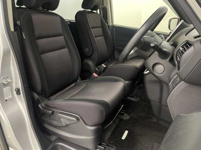 日産 セレナ ハイウェイスター 埼玉県 2017(平29)年 3.9万km ブリリアントシルバー 純正9インチナビ/全方位カメラ/フルセグテレビ/ビルトインETC/パーキングアシスト/両側パワースライドドア/クルーズコントロール/衝突被害軽減ブレーキ/クリアランスソナー/オートLEDライト/フォグランプ/プッシュスタート/アイドリングストップ/ロールサンシェード/純正フロアマット/純正16インチアルミホイール