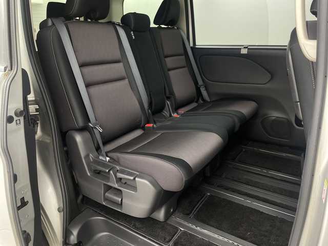 日産 セレナ ハイウェイスター 埼玉県 2017(平29)年 3.9万km ブリリアントシルバー 純正9インチナビ/全方位カメラ/フルセグテレビ/ビルトインETC/パーキングアシスト/両側パワースライドドア/クルーズコントロール/衝突被害軽減ブレーキ/クリアランスソナー/オートLEDライト/フォグランプ/プッシュスタート/アイドリングストップ/ロールサンシェード/純正フロアマット/純正16インチアルミホイール