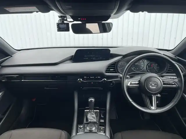 マツダ マツダ３ファストバック 20S プロアクティブ 滋賀県 2022(令4)年 1.8万km ソニックシルバーM 純正メモリナビ/(フルセグTV CD DVD Bluetooth USB)/バックカメラ/レーダークルーズコントロール/ブラインドスポットモニター/プッシュスタート/スマートキー×２/電動格納ミラー/ウインカーミラー/ドライブレコーダー/ETC/LEDオートヘッドライト/ダウンサス