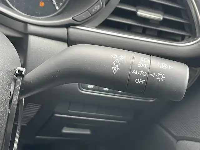 マツダ マツダ３ファストバック 20S プロアクティブ 滋賀県 2022(令4)年 1.8万km ソニックシルバーM 純正メモリナビ/(フルセグTV CD DVD Bluetooth USB)/バックカメラ/レーダークルーズコントロール/ブラインドスポットモニター/プッシュスタート/スマートキー×２/電動格納ミラー/ウインカーミラー/ドライブレコーダー/ETC/LEDオートヘッドライト/ダウンサス