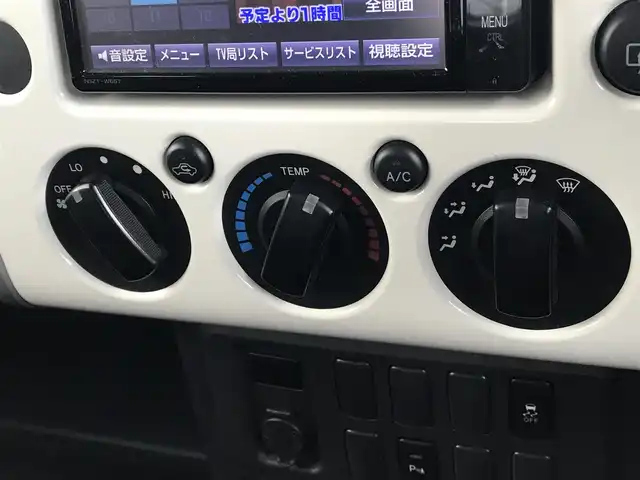 トヨタ ＦＪクルーザー 富山県 2017(平29)年 9.3万km ホワイト 4WD/純正ナビ/フルセグTV/Bluetooth/バックカメラ/コーナーセンサー/横滑り防止装置/リモコンキー/スペアキー１本/ステアリングスイッチ/ヘッドライトレベライザー/ETC