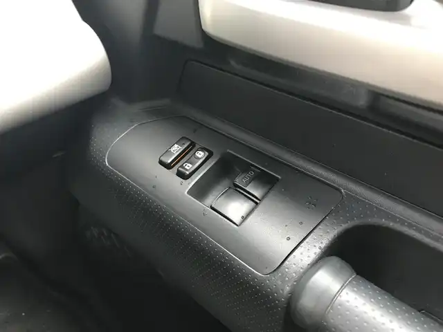 トヨタ ＦＪクルーザー 富山県 2017(平29)年 9.3万km ホワイト 4WD/純正ナビ/フルセグTV/Bluetooth/バックカメラ/コーナーセンサー/横滑り防止装置/リモコンキー/スペアキー１本/ステアリングスイッチ/ヘッドライトレベライザー/ETC