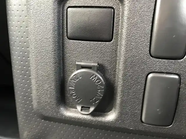 トヨタ ＦＪクルーザー 富山県 2017(平29)年 9.3万km ホワイト 4WD/純正ナビ/フルセグTV/Bluetooth/バックカメラ/コーナーセンサー/横滑り防止装置/リモコンキー/スペアキー１本/ステアリングスイッチ/ヘッドライトレベライザー/ETC