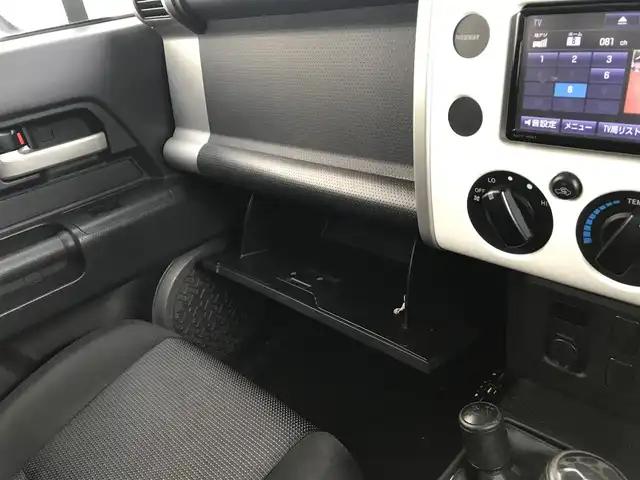 トヨタ ＦＪクルーザー 富山県 2017(平29)年 9.3万km ホワイト 4WD/純正ナビ/フルセグTV/Bluetooth/バックカメラ/コーナーセンサー/横滑り防止装置/リモコンキー/スペアキー１本/ステアリングスイッチ/ヘッドライトレベライザー/ETC