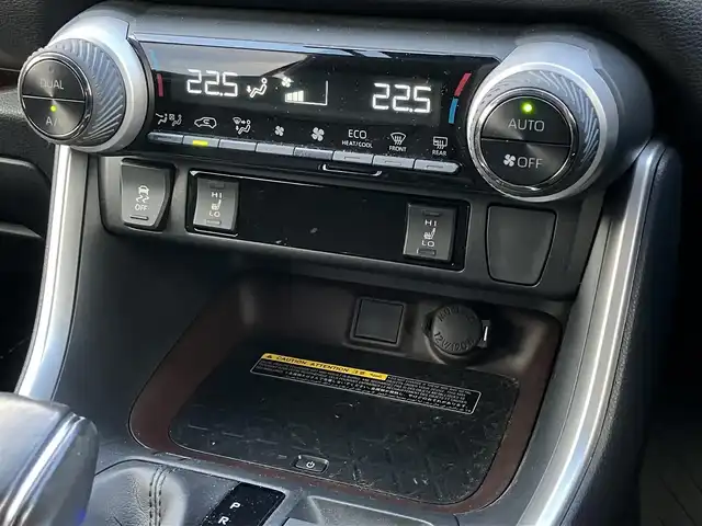 トヨタ ＲＡＶ４ ハイブリッドG 道南・函館 2019(令1)年 5.1万km ホワイトパールクリスタルシャイン /純正SDナビ//フルセグTV//バックカメラ//ドライブレコーダー//ETC2.0//パノラマムーンルーフ//パワーバックドア//前席シートヒーター//運転席パワーシート//ステアリングヒーター//ワイパーデアイサー//プリクラッシュセーフティ//レーダークルーズコントロール//レーンディパーチャーアラート//クリアランスソナー//オートマチックハイビーム//LEDヘッドライト//オートライト//スマートキー//エンジンプッシュスタート//寒冷地仕様//ワンオーナー