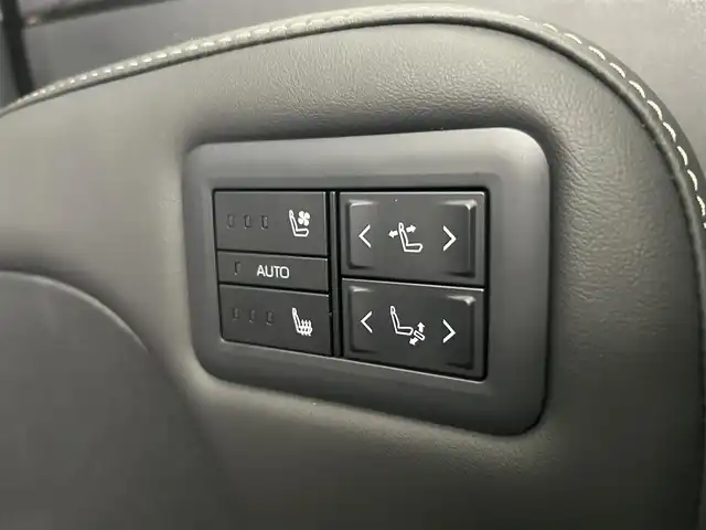 トヨタ アルファード Z 千葉県 2025(令7)年 0.4万km ブラック 禁煙車/ワンオーナー/トヨタセーフティセンス/・プリクラッシュセーフティ/・プリクラッシュセーフティブレーキ/・クリアランスソナー/・レーンディパーチャーアラート/・ブラインドスポットモニター/・ヘッドアップディスプレイ/・レーダークルーズコントロール/左右独立ツインガラスルーフ/純正１３型フリップダウンモニター/両側パワースライドドア/パワーバックドア/ユニバーサルステップ/純正14インチディスプレイオーディオナビ（あり）/・USB/Bluetooth/フルセグTV/・全方位カメラ/・ビルトインETC2.0/革巻きステアリング/・ステアリングスイッチ/・ステアリングヒーター/レザーシート/・DNセカンドパワーシート/・D席メモリ付き/・DNセカンドシートヒーター/・DNセカンドエアーシート/MT付きAT/置くだけ充電/社外フロアマット/純正１８インチAW/オートライト/・オートマチックハイビーム/・三眼LEDヘッドライト/・LEDフォグランプ