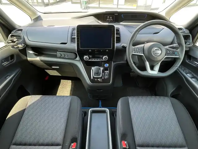 日産 セレナ e－パワー ハイウェイスター V 大阪府 2021(令3)年 2.4万km 黒 インテリジェントルームミラー/アラウンドビューモニター/プロパイロット/エマージェンシーブレーキ/ブラインドスポットモニター/ドライブレコーダー/ETC/純正ナビ/両側パワースライドドア/フルセグTV/プッシュスタート/電動格納ミラー