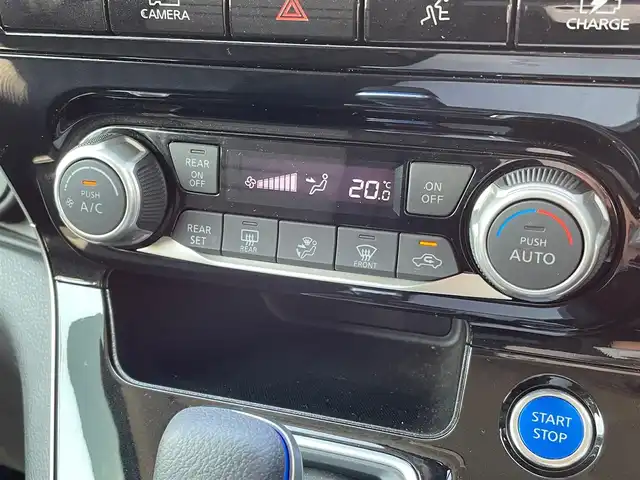 日産 セレナ e－パワー ハイウェイスター V 大阪府 2021(令3)年 2.4万km 黒 インテリジェントルームミラー/アラウンドビューモニター/プロパイロット/エマージェンシーブレーキ/ブラインドスポットモニター/ドライブレコーダー/ETC/純正ナビ/両側パワースライドドア/フルセグTV/プッシュスタート/電動格納ミラー