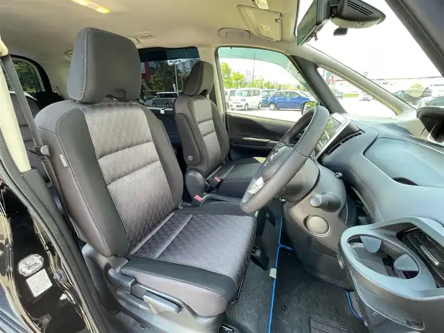 日産 セレナ e－パワー ハイウェイスター V 大阪府 2021(令3)年 2.4万km 黒 インテリジェントルームミラー/アラウンドビューモニター/プロパイロット/エマージェンシーブレーキ/ブラインドスポットモニター/ドライブレコーダー/ETC/純正ナビ/両側パワースライドドア/フルセグTV/プッシュスタート/電動格納ミラー