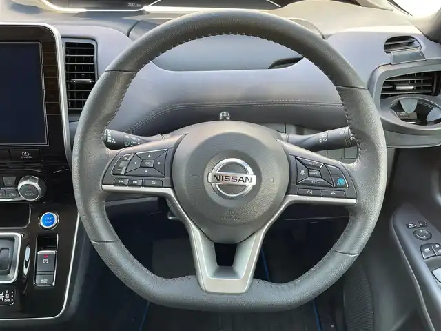 日産 セレナ e－パワー ハイウェイスター V 大阪府 2021(令3)年 2.4万km 黒 インテリジェントルームミラー/アラウンドビューモニター/プロパイロット/エマージェンシーブレーキ/ブラインドスポットモニター/ドライブレコーダー/ETC/純正ナビ/両側パワースライドドア/フルセグTV/プッシュスタート/電動格納ミラー