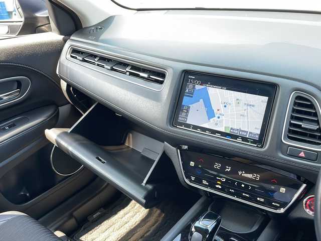 ホンダ ヴェゼル ハイブリッド Z ホンダセンシング 山口県 2018(平30)年 5.9万km クリスタルブラックパール 純正9インチメモリナビ/・フルセグテレビ/・Bluetooth接続/・CD/DVD再生/・AM/FMラジオ/・USB/ipod接続/バックカメラ/ETC/ルーフレール/スマートキー/プッシュスタート/Honda SENSING/・衝突軽減ブレーキ/・誤発進抑制機能/・近距離衝突軽減ブレーキ/・歩行者事故低減ステアリング/・路外逸脱抑制機能/・渋滞追従型機能付アダプティブクルーズコントロール/・車線維持支援システム/・トラフィックジャムアシスト/・先行車発進お知らせ機能/・標識認識機能/車両接近通報装置/保証書/取扱説明書/シートヒーター/ドアバイザー