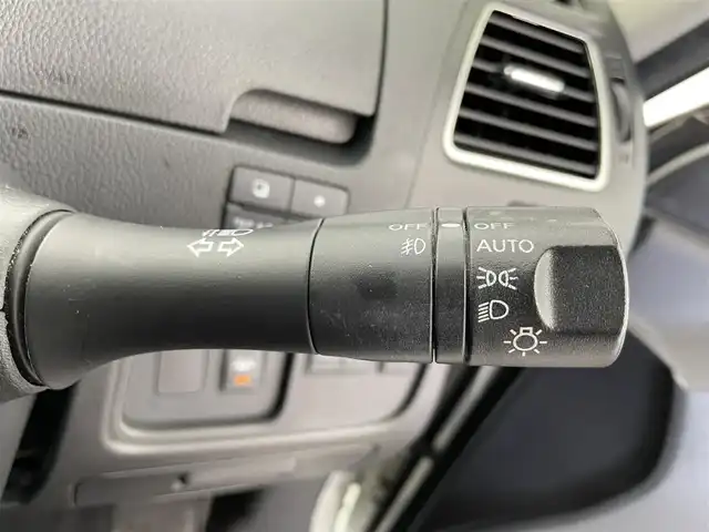 日産 セレナ HWS S HV Vセレ +Sefty 富山県 2015(平27)年 7.4万km ブリリアントホワイトパール 純正ナビ（AM/FM/DVD/BT/ワンセグ）/バックカメラ/ETC/両側パワースライドドア/衝突被害軽減システム/クルーズコントロール/レーンキープアシスト/横滑り防止装置/アイドリングストップ/オートLEDライト/純正アルミホイール/純正フロアマット/革巻きステアリング/スマートキー