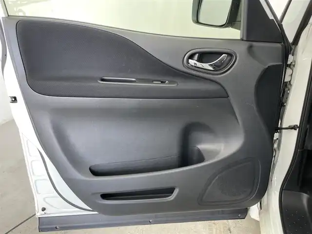 日産 セレナ HWS S HV Vセレ +Sefty 富山県 2015(平27)年 7.4万km ブリリアントホワイトパール 純正ナビ（AM/FM/DVD/BT/ワンセグ）/バックカメラ/ETC/両側パワースライドドア/衝突被害軽減システム/クルーズコントロール/レーンキープアシスト/横滑り防止装置/アイドリングストップ/オートLEDライト/純正アルミホイール/純正フロアマット/革巻きステアリング/スマートキー