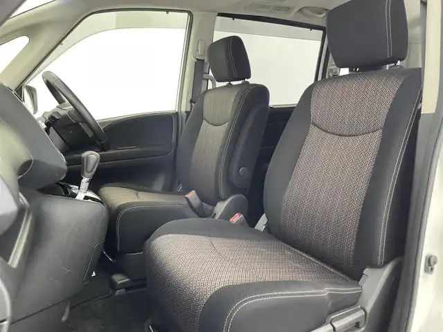 日産 セレナ HWS S HV Vセレ +Sefty 富山県 2015(平27)年 7.4万km ブリリアントホワイトパール 純正ナビ（AM/FM/DVD/BT/ワンセグ）/バックカメラ/ETC/両側パワースライドドア/衝突被害軽減システム/クルーズコントロール/レーンキープアシスト/横滑り防止装置/アイドリングストップ/オートLEDライト/純正アルミホイール/純正フロアマット/革巻きステアリング/スマートキー