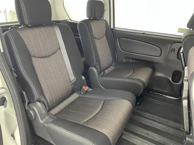 日産 セレナ HWS S HV Vセレ +Sefty 富山県 2015(平27)年 7.4万km ブリリアントホワイトパール 純正ナビ（AM/FM/DVD/BT/ワンセグ）/バックカメラ/ETC/両側パワースライドドア/衝突被害軽減システム/クルーズコントロール/レーンキープアシスト/横滑り防止装置/アイドリングストップ/オートLEDライト/純正アルミホイール/純正フロアマット/革巻きステアリング/スマートキー