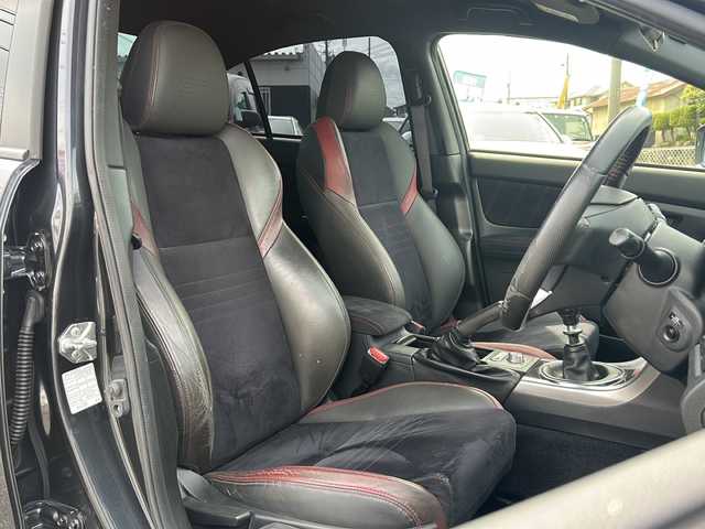 スバル ＷＲＸ ＳＴＩ STI 愛知県 2014(平26)年 10.7万km ダークグレーメタリック /禁煙車//純正ナビ・フルセグTV/　(CN-LR700D)//ETC/バックカメラ//STiフロントリップ//STiマフラー//プッシュスタート//ステアスイッチ//社外１７インチアルミ//LEDオートライト//黒合皮ハーフレザーシート//ステアリングスイッチ//純正フロアマット//新車保証書//取扱説明書//スペアキー