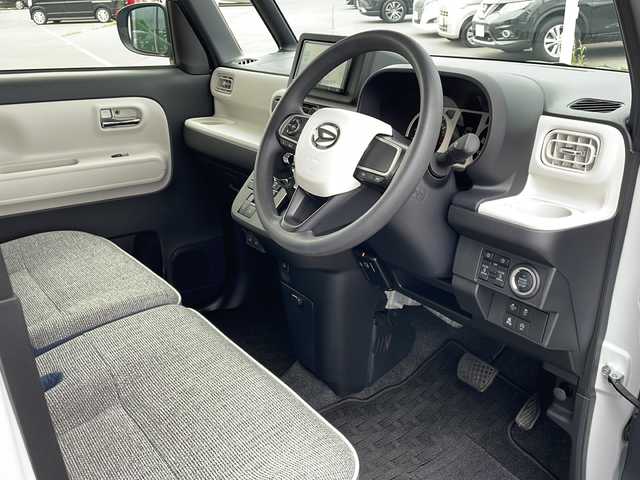 ダイハツ ムーヴ キャンバス ストライプス G 道東・釧路十勝 2023(令5)年 0.8万km シャイニングホワイトパール/ファインミントメタリック ・４WD/・社外メモリナビ(ラジオ BT)/・バックカメラ/・両側パワースライドドア/・衝突被害軽減ブレーキ/・横滑り防止装置/・ETC/・前席シートヒーター/・コーナーセンサー/・LEDヘッドライト/・LEDフォグランプ/・スマートキー/・プッシュスタート/・ステアリングリモコン/・電動格納ミラー/・アイドリングストップ/・純正フロアマット