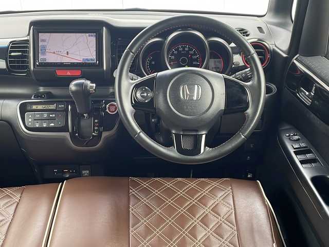 ホンダ Ｎ ＢＯＸ カスタム G Lパッケージ 静岡県 2016(平28)年 5.8万km ミラノレッド ワンオーナー/社外メモリーナビ＆ワンセグＴＶ/（ＤＶＤ＆ＣＤ＆ＢＴ）/バックカメラ/ビルトインＥＴＣ/前方ドライブレコーダー/左側パワースライドドア/革調シートカバー/革巻きステアリング/ステアリングリモコン/アイドリングストップ/純正エアロ/純正１４inアルミホイール/オートライト/ＨＩＤライト/フォグランプ/電動格納ミラー/スマートキー/プッシュスタート/Ｗエアバッグ/横滑り防止装置/ＡＢＳ/ドアバイザー/フロアマット/新車保証書/取扱説明書/スマートスペアキー有