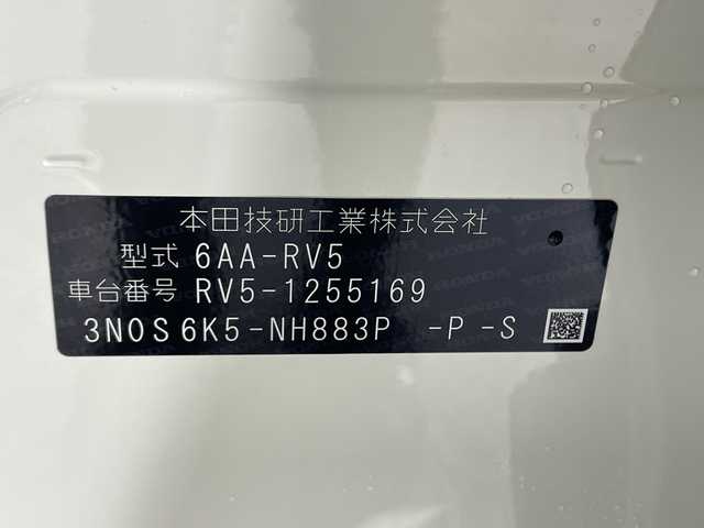 ホンダ ヴェゼル ハイブリッド e:HEV Z 神奈川県 2025(令7)年 0.1万km未満 プラチナホワイトパール 登録済未使用車/ホンダセンシング/・衝突軽減ブレーキ/・誤発進抑制機能（前方・後方）/・近距離衝突軽減ブレーキ/・歩行者事故低減ステアリング/・路外逸脱抑制機能/・渋滞追従機能付きアダプティブクルーズコントロール/・車線維持支援システム/・先行車発進お知らせ機能/・標識認識機能/・オートハイビーム/純正9インチディスプレイオーディオ/・BT/フルセグTV/AppleCarPlay/AndroidAuto/AM/FM/バックカメラ/ハーフレザーシート/・シートヒーター(D/N)/ビルトインETC/革巻きステアリング/・ステアリングスイッチ/・ステアリングヒーター/Qi充電/電動サイドブレーキ/・ブレーキオートホールド/パワーバックドア/スマートキー/・プッシュスタートボタン/・スペアキー(1本)/ドライブモード/LEDヘッドライト/・シーケンシャルウィンカー/前後クリアランスソナー/純正18インチアルミホイール