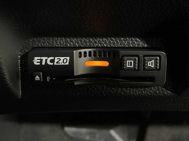 ホンダ ヴェゼル ハイブリッド e:HEV Z 神奈川県 2025(令7)年 0.1万km未満 プラチナホワイトパール 登録済未使用車/ホンダセンシング/・衝突軽減ブレーキ/・誤発進抑制機能（前方・後方）/・近距離衝突軽減ブレーキ/・歩行者事故低減ステアリング/・路外逸脱抑制機能/・渋滞追従機能付きアダプティブクルーズコントロール/・車線維持支援システム/・先行車発進お知らせ機能/・標識認識機能/・オートハイビーム/純正9インチディスプレイオーディオ/・BT/フルセグTV/AppleCarPlay/AndroidAuto/AM/FM/バックカメラ/ハーフレザーシート/・シートヒーター(D/N)/ビルトインETC/革巻きステアリング/・ステアリングスイッチ/・ステアリングヒーター/Qi充電/電動サイドブレーキ/・ブレーキオートホールド/パワーバックドア/スマートキー/・プッシュスタートボタン/・スペアキー(1本)/ドライブモード/LEDヘッドライト/・シーケンシャルウィンカー/前後クリアランスソナー/純正18インチアルミホイール
