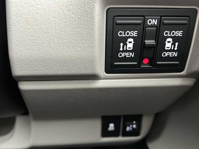 ホンダ Ｎ ＢＯＸ ファッションスタイル 千葉県 2023(令5)年 0.9万km 黄 4WD 8型ナビ フルセグ BT USB タイプC 両側パワースライドドア 2.0ETC シートヒータ ドラレコ  マット LEDライト オートライト ソナー ホワイトミラー ホワイトアウターハンドル