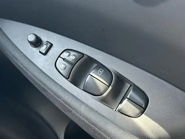 日産 リーフ S 茨城県 2016(平28)年 10万km ダークメタルグレー 純正ナビ/フルセグ再生可/ステアリングヒーター/純正ビルトインETC