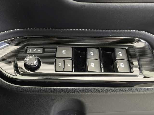 トヨタ エスクァイア Gi プレミアムパッケージ ブラックテーラード 長野県 2019(令1)年 4.9万km ホワイトパールクリスタルシャイン アルパイン11型ナビ/（フルセグ/Bluetooth/CD/DVD/USB/HDMI)/バックカメラ/ETC/両側電動スライドドア/前席シートヒーター/ステアリングヒーター/衝突軽減ブレーキ/車線逸脱防止/クルーズコントロール/前後コーナーセンサー/LEDヘッドライト/ピアノ調ステアリング/ステアリングスイッチ/後席サンシェード/後席ドリンクホルダー/スマートキー
