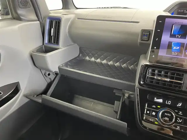 ダイハツ タント カスタム RS 大分県 2019(令1)年 10万km ブラックマイカメタリック/シャイニングホワイトパール ワンオーナー/ターボ車/スマートアシスト/・衝突回避支援ブレーキ機能/・衝突警報機能/・ブレーキ制御付誤発進抑制機能/・車線逸脱抑制制御機能/・車線逸脱警報機能/・路側逸脱警報機能/・ふらつき警報/・先行車発進お知らせ機能/・標識認識機能/・ADB（アダプティブドライビングビーム）/・サイドビューランプ/純正9型ナビ　型式：NSZN-Y69DS/【フルセグTV、DVD再生可、BT対応、USB】/ステアリングスイッチ/バックカメラ/両側電動スライドドア/・ワンタッチオープン機能/・ウェルカムオープン機能/・タッチ&ゴーロック機能/ナビ連動ドライブレコーダー/ビルトインETC/アイドリングストップ/横滑り防止装置/電動格納ミラー/純正フロアマット/オートライト/LEDヘッドライト/LEDフォグ/純正15インチアルミホイール/保証書、取説、スペアキー有り