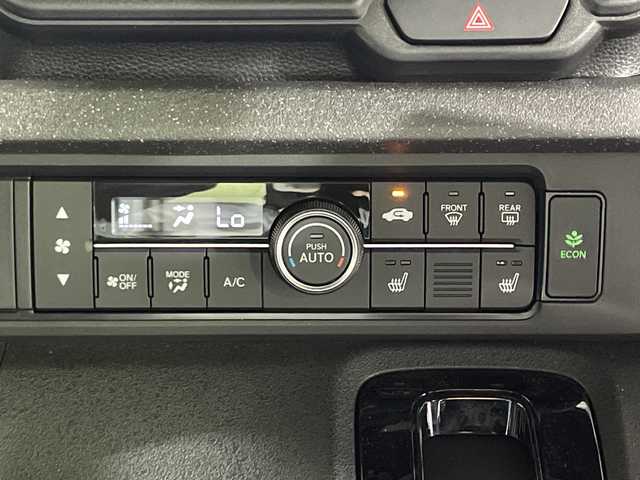 ホンダ Ｎ ＢＯＸ カスタム 神奈川県 2024(令6)年 0.1万km クリスタルブラックパール 社外７型メモリーナビゲーション【MDV-D711】/フルセグ　USB　SD　内蔵メモリー AM FM Bluetooth　HDMI　SMARTUSEN　IPHONE/バックカメラ/片側電動スライドドア【サンシェード】/ホンダセンシング/衝突軽減ブレーキ/歩行者事故低減ステアリング/標識認識機能/車線維持支援システム/オートハイビーム/後方誤発進抑制機能/パーキングセンサーシステム/先行車発進お知らせ機能/路外逸脱抑制機能/渋滞追従機能付きアダブティブクルーズコントロール/誤発進抑制機能/近距離衝突ブレーキ/前席シートヒーター/電子パーキング　オートホールド/ETC/ECON/SOSコール/プッシュスタート/スマートキー/純正サイドシル　リアスポイラー/純正１４インチアルミホイール/LEDヘッドランプ/オートライト/スペアキー/取説　保証書