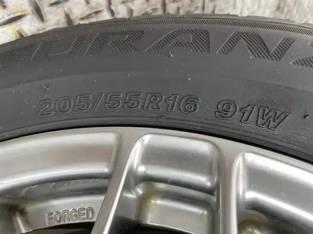 トヨタ ヴォクシー ハイブリッド ZS 煌Ⅲ 大阪府 2021(令3)年 2.6万km ホワイトパールクリスタルシャイン 純正9incナビ(フルセグ/DVD再生/Bluetooth) バックカメラ 後席モニター ETC ハーフレザー シートヒーター 両側パワースライドドア 衝突軽減 クルコン クリアランスソナー