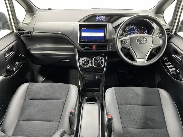 トヨタ ヴォクシー ハイブリッド ZS 煌Ⅲ 大阪府 2021(令3)年 2.6万km ホワイトパールクリスタルシャイン 純正9incナビ(フルセグ/DVD再生/Bluetooth) バックカメラ 後席モニター ETC ハーフレザー シートヒーター 両側パワースライドドア 衝突軽減 クルコン クリアランスソナー