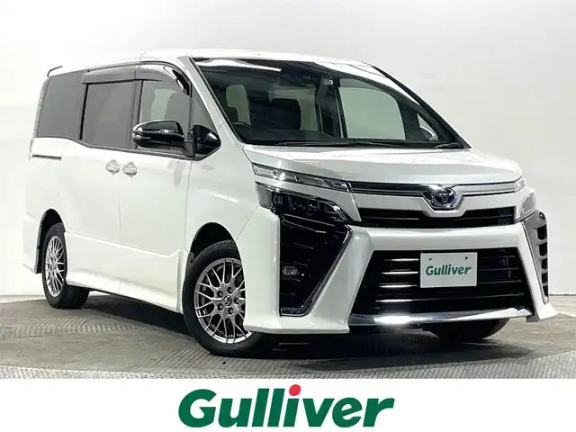 トヨタ ヴォクシー ハイブリッド ZS 煌Ⅲ 大阪府 2021(令3)年 2.6万km ホワイトパールクリスタルシャイン 純正9incナビ(フルセグ/DVD再生/Bluetooth) バックカメラ 後席モニター ETC ハーフレザー シートヒーター 両側パワースライドドア 衝突軽減 クルコン クリアランスソナー