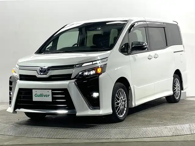 トヨタ ヴォクシー ハイブリッド ZS 煌Ⅲ 大阪府 2021(令3)年 2.6万km ホワイトパールクリスタルシャイン 純正9incナビ(フルセグ/DVD再生/Bluetooth) バックカメラ 後席モニター ETC ハーフレザー シートヒーター 両側パワースライドドア 衝突軽減 クルコン クリアランスソナー