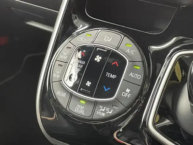 トヨタ ヴォクシー ハイブリッド ZS 煌Ⅲ 大阪府 2021(令3)年 2.6万km ホワイトパールクリスタルシャイン 純正9incナビ(フルセグ/DVD再生/Bluetooth) バックカメラ 後席モニター ETC ハーフレザー シートヒーター 両側パワースライドドア 衝突軽減 クルコン クリアランスソナー