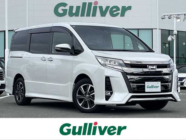 トヨタ ノア Si ダブルバイビーⅡ 佐賀県 2020(令2)年 5万km ホワイトパールクリスタルシャイン 純正9インチSDナビゲーション/・フルセグTV/CD/DVD/SD/Bluetooth/純正12インチフリップダウンモニター/バックカメラ/ビルトインETC/両側パワースライドドア/後席エアコン/後席用サイドサンシェード/ハーフレザーシート/ISOFIX対応/革巻きステアリング/ステアリングリモコン/純正エアロ/純正16インチアルミホイール/純正LEDヘッドライト/オートマチックハイビーム/純正LEDフォグライト/純正フロアマット/純正ドアバイザ―/新車保証書/取扱説明書/スペアキー１本/トヨタセーフティセンス/・クルーズコントロール/・レーンディパーチャーアラート/・プリクラッシュセーフティ/・クリアランスソナー/・先行車発進お知らせ機能