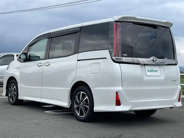 トヨタ ノア Si ダブルバイビーⅡ 佐賀県 2020(令2)年 5万km ホワイトパールクリスタルシャイン 純正9インチSDナビゲーション/・フルセグTV/CD/DVD/SD/Bluetooth/純正12インチフリップダウンモニター/バックカメラ/ビルトインETC/両側パワースライドドア/後席エアコン/後席用サイドサンシェード/ハーフレザーシート/ISOFIX対応/革巻きステアリング/ステアリングリモコン/純正エアロ/純正16インチアルミホイール/純正LEDヘッドライト/オートマチックハイビーム/純正LEDフォグライト/純正フロアマット/純正ドアバイザ―/新車保証書/取扱説明書/スペアキー１本/トヨタセーフティセンス/・クルーズコントロール/・レーンディパーチャーアラート/・プリクラッシュセーフティ/・クリアランスソナー/・先行車発進お知らせ機能