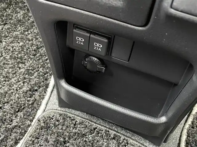 トヨタ ノア Si ダブルバイビーⅡ 佐賀県 2020(令2)年 5万km ホワイトパールクリスタルシャイン 純正9インチSDナビゲーション/・フルセグTV/CD/DVD/SD/Bluetooth/純正12インチフリップダウンモニター/バックカメラ/ビルトインETC/両側パワースライドドア/後席エアコン/後席用サイドサンシェード/ハーフレザーシート/ISOFIX対応/革巻きステアリング/ステアリングリモコン/純正エアロ/純正16インチアルミホイール/純正LEDヘッドライト/オートマチックハイビーム/純正LEDフォグライト/純正フロアマット/純正ドアバイザ―/新車保証書/取扱説明書/スペアキー１本/トヨタセーフティセンス/・クルーズコントロール/・レーンディパーチャーアラート/・プリクラッシュセーフティ/・クリアランスソナー/・先行車発進お知らせ機能
