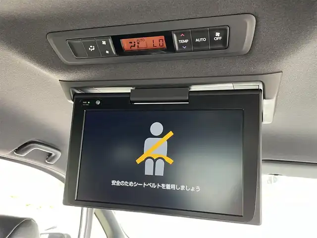 トヨタ ノア Si ダブルバイビーⅡ 佐賀県 2020(令2)年 5万km ホワイトパールクリスタルシャイン 純正9インチSDナビゲーション/・フルセグTV/CD/DVD/SD/Bluetooth/純正12インチフリップダウンモニター/バックカメラ/ビルトインETC/両側パワースライドドア/後席エアコン/後席用サイドサンシェード/ハーフレザーシート/ISOFIX対応/革巻きステアリング/ステアリングリモコン/純正エアロ/純正16インチアルミホイール/純正LEDヘッドライト/オートマチックハイビーム/純正LEDフォグライト/純正フロアマット/純正ドアバイザ―/新車保証書/取扱説明書/スペアキー１本/トヨタセーフティセンス/・クルーズコントロール/・レーンディパーチャーアラート/・プリクラッシュセーフティ/・クリアランスソナー/・先行車発進お知らせ機能