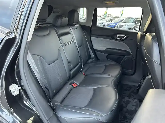 クライスラー・ジープ ジープ コンパス ロンジチュード 島根県 2021(令3)年 2.7万km 黒 登録時走行距離26700km/ワンオーナー/保証書/取扱説明書/純正ナビ/・フルセグTV/・Bluetooth/・AppleCarPlay/バックカメラ/ETC/衝突軽減ブレーキ/レーダークルーズ/ブラインドスポットモニター/トラフィックサインアシスト/コーナーセンサー/前後コーナーセンサー/パーキングアシスト/ルーフレール/スマートキー/スペアキー/プッシュスタート