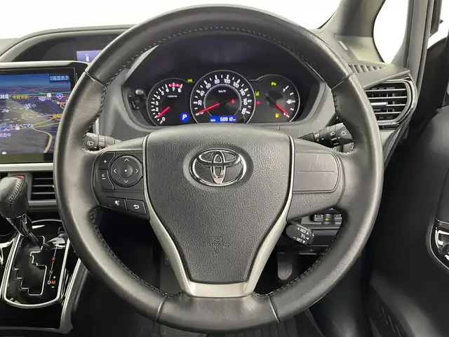 トヨタ ヴォクシー ZS 煌Ⅲ 宮城県 2021(令3)年 5.9万km ブラック アルパイン11型ナビ /フリップダウンモニター /両側パワースライドドア /クルーズコントロール /プリクラッシュセーフティ /レーンディパーチャーアラート/クリアランスソナー /オートマチックハイビーム /ETC /バックモニター /前後ドラレコ /充電用USBポート/フルセグTV/CD/DVD/Bluetooth/Wゾーン/後席エアコン/純正16インチAW/スタッドレスタイヤセット車載/禁煙車