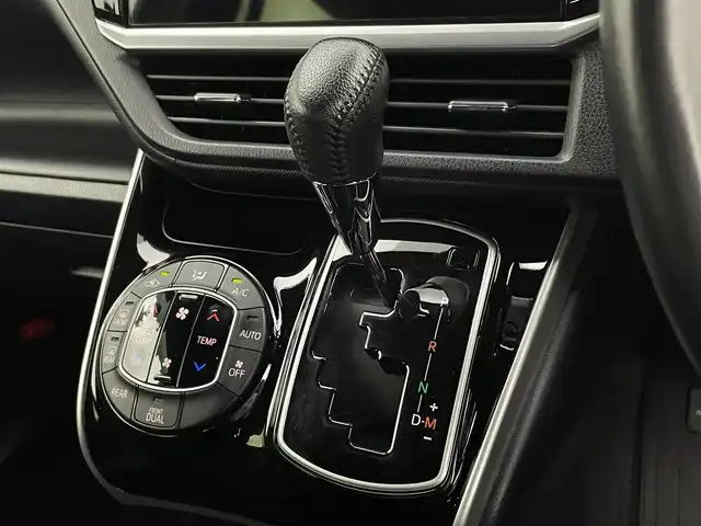 トヨタ ヴォクシー ZS 煌Ⅲ 宮城県 2021(令3)年 5.9万km ブラック アルパイン11型ナビ /フリップダウンモニター /両側パワースライドドア /クルーズコントロール /プリクラッシュセーフティ /レーンディパーチャーアラート/クリアランスソナー /オートマチックハイビーム /ETC /バックモニター /前後ドラレコ /充電用USBポート/フルセグTV/CD/DVD/Bluetooth/Wゾーン/後席エアコン/純正16インチAW/スタッドレスタイヤセット車載/禁煙車