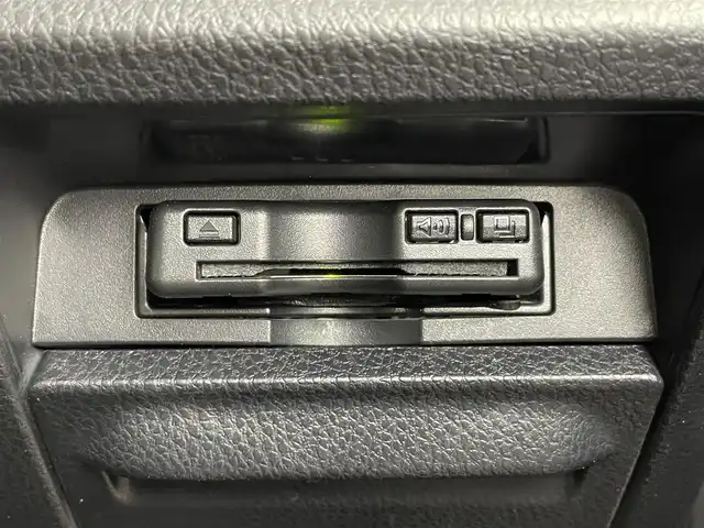 トヨタ ヴォクシー ZS 煌Ⅲ 宮城県 2021(令3)年 5.9万km ブラック アルパイン11型ナビ /フリップダウンモニター /両側パワースライドドア /クルーズコントロール /プリクラッシュセーフティ /レーンディパーチャーアラート/クリアランスソナー /オートマチックハイビーム /ETC /バックモニター /前後ドラレコ /充電用USBポート/フルセグTV/CD/DVD/Bluetooth/Wゾーン/後席エアコン/純正16インチAW/スタッドレスタイヤセット車載/禁煙車