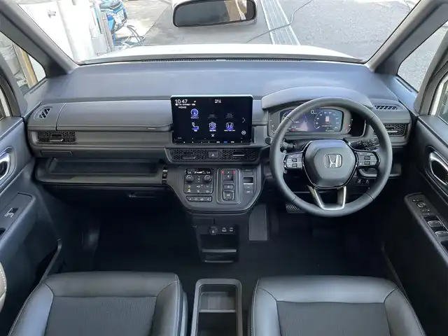 ホンダ ステップワゴン スパーダ eHEV 東京都 2025(令7)年 0.1千km パール 登録済未使用車　/純正１１型メモリナビ＆フルセグ　/・BluetoothAudio/USB/CD/DVD/・AppleCarPlay＆AndroidAuto/両側パワースライドア　/パワーバックドア/ＬＥＤヘッドランプ　　/ハーフレザーシート/・前席シートヒーター　/・オットマンシート/ブラインドスポットモニター/ホンダセンシング/・アダプティブクルーズコントロール/・オートハイビーム /・追従軽減ブレーキ/・後方誤発進抑制機能/・歩行者事故低減ステアリング/・車線維持支援システム/・路外逸脱抑制機能/プッシュエンジンスタート/スペアキーX１/保証書＆取説