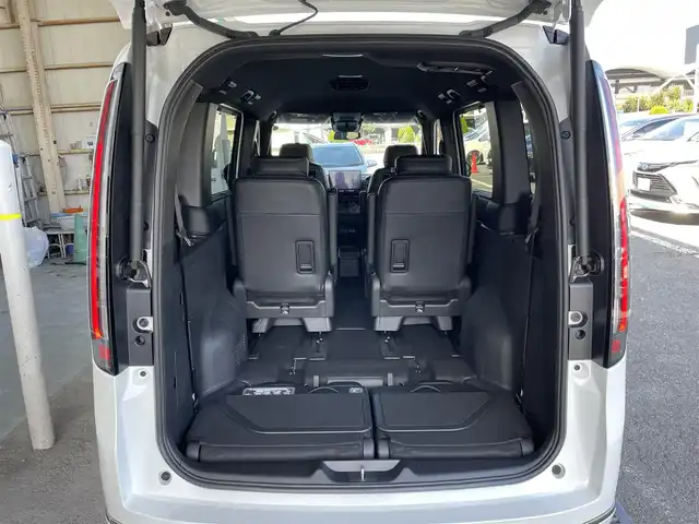 ホンダ ステップワゴン スパーダ eHEV 東京都 2025(令7)年 0.1千km パール 登録済未使用車　/純正１１型メモリナビ＆フルセグ　/・BluetoothAudio/USB/CD/DVD/・AppleCarPlay＆AndroidAuto/両側パワースライドア　/パワーバックドア/ＬＥＤヘッドランプ　　/ハーフレザーシート/・前席シートヒーター　/・オットマンシート/ブラインドスポットモニター/ホンダセンシング/・アダプティブクルーズコントロール/・オートハイビーム /・追従軽減ブレーキ/・後方誤発進抑制機能/・歩行者事故低減ステアリング/・車線維持支援システム/・路外逸脱抑制機能/プッシュエンジンスタート/スペアキーX１/保証書＆取説