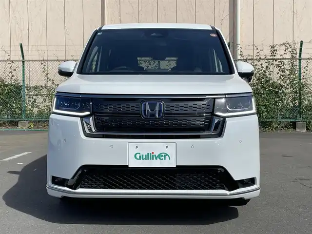 ホンダ ステップワゴン スパーダ eHEV 東京都 2025(令7)年 0.1千km パール 登録済未使用車　/純正１１型メモリナビ＆フルセグ　/・BluetoothAudio/USB/CD/DVD/・AppleCarPlay＆AndroidAuto/両側パワースライドア　/パワーバックドア/ＬＥＤヘッドランプ　　/ハーフレザーシート/・前席シートヒーター　/・オットマンシート/ブラインドスポットモニター/ホンダセンシング/・アダプティブクルーズコントロール/・オートハイビーム /・追従軽減ブレーキ/・後方誤発進抑制機能/・歩行者事故低減ステアリング/・車線維持支援システム/・路外逸脱抑制機能/プッシュエンジンスタート/スペアキーX１/保証書＆取説